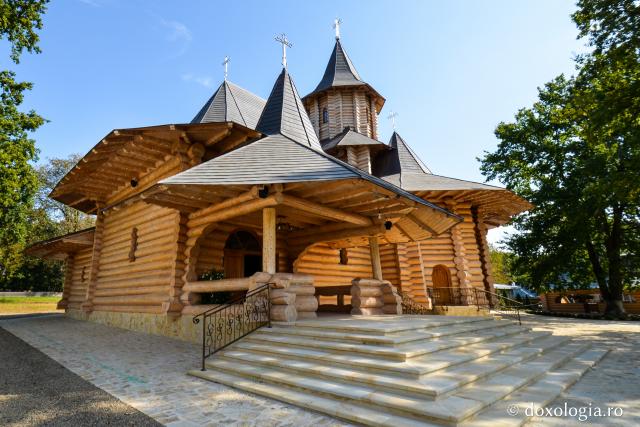 (Foto) Biserica unicat din Poiana lui Anton, Suceava 