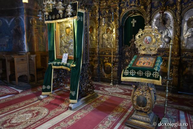 (Foto) Icoana făcătoare de minuni a Maicii Domnului de la Mănăstirea Neamț