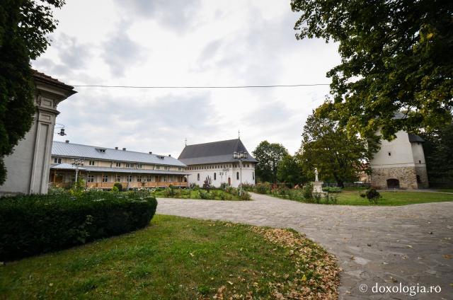 Mănăstirea Bogdana – locul unde se află cea mai veche biserică de piatră din Moldova / Foto: Bogdan Zamfirescu Mănăstirea Bogdana