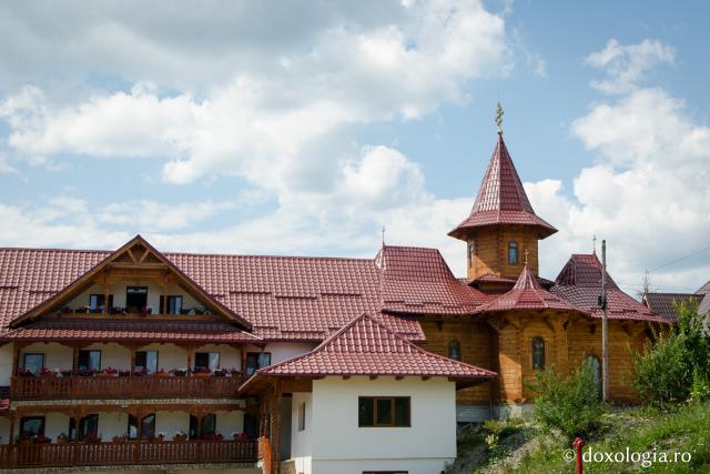 (Foto) Mănăstirea Paltin, ctitoria Părintelui Iustin Pârvu 