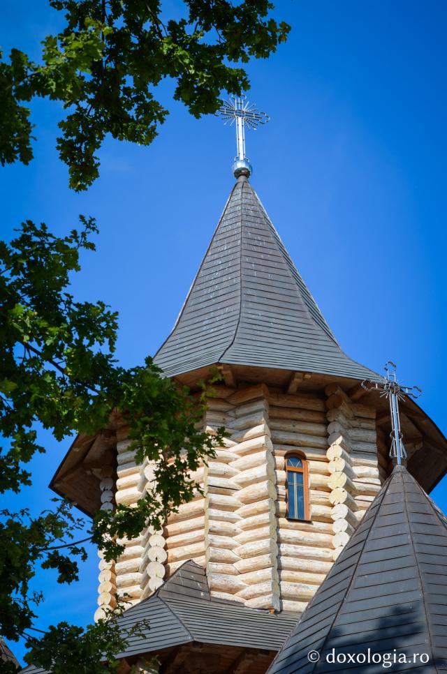 (Foto) Biserica unicat din Poiana lui Anton, Suceava 