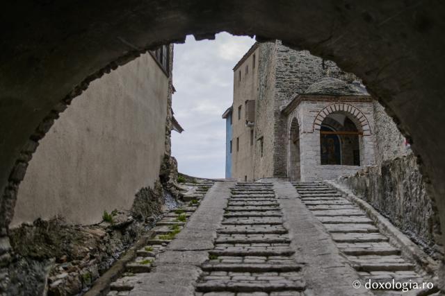 Intrarea în Mănăstirea Dionisiu, Athos