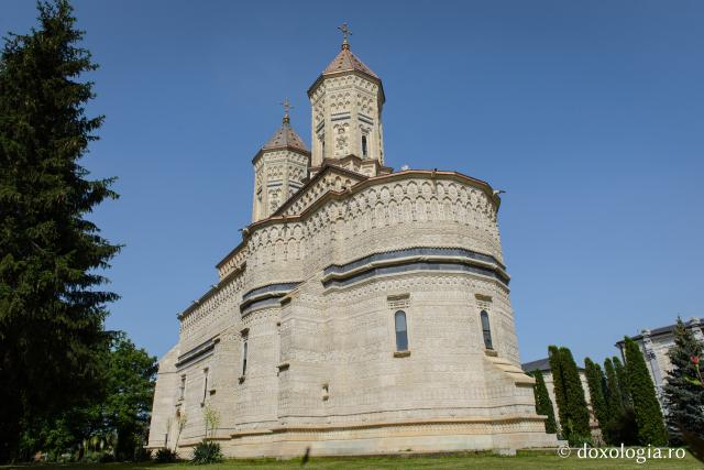 (Foto) Biserica Mănăstirii Sfinții Trei Ierarhi 