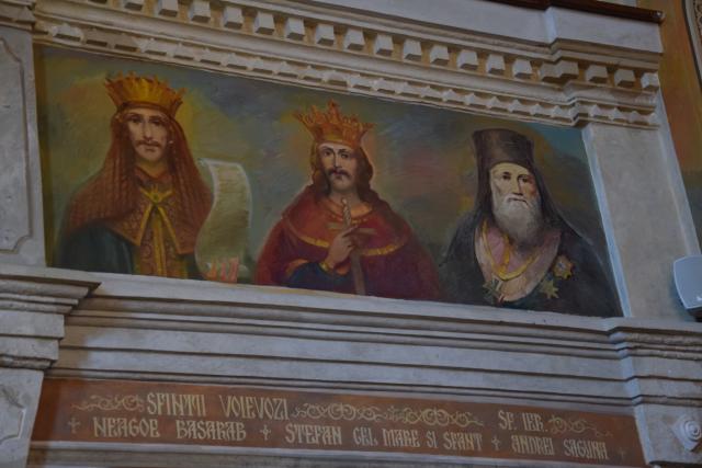 (Foto) Pictura interioară a Bisericii Banu din Iași, resfințită de 2 ierarhi