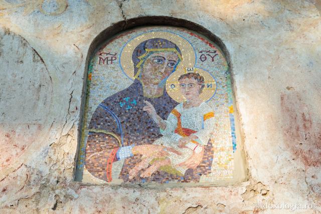 icoana Maicii Domnului la Mănăstirea Vitovnița