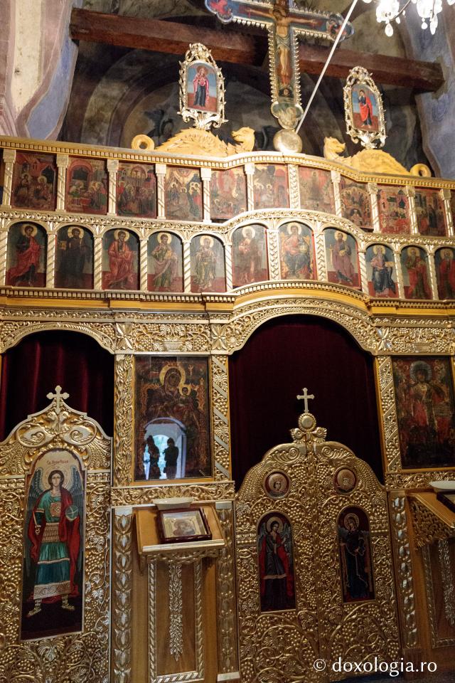 interiorul Mănăstirii Vitovnița
