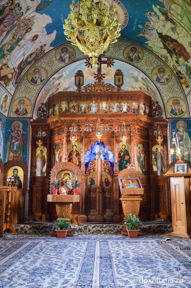 (Foto) Mănăstirea Izvorul Mureșului