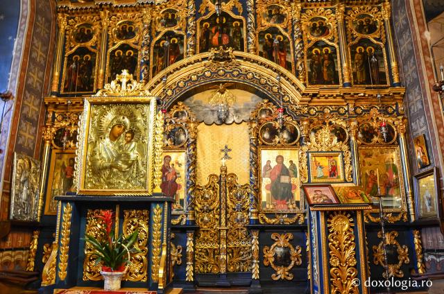 (Foto) Durău – mănăstirea de la poalele Ceahlăului 