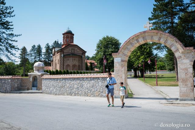 (Foto) Mănăstirea Lelic (Serbia) – locul unde ne întâlnim cu Sfântul Nicolae Velimirovici 