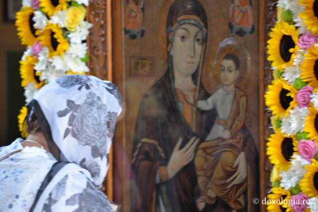 (Foto) Cinstirea Icoanei Maicii Domnului la hramul Mănăstirii Nicula