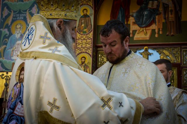 (Foto) Sfântul Cuvios Ioan Iacob, sărbătorit la biserica Seminarului de la Mănăstirea Neamţ prin Liturghie arhierească