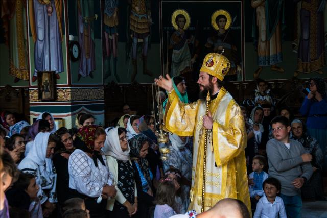 (Foto) Prima Liturghie săvârșită „acasă”, la mănăstirea de metanie, a Preasfințitului Damaschin Dorneanul