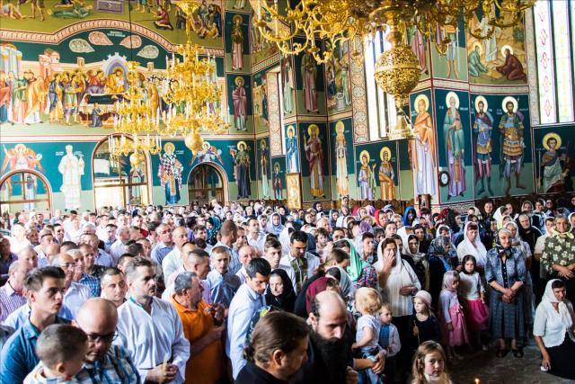 (Foto) Prima Liturghie săvârșită „acasă”, la mănăstirea de metanie, a Preasfințitului Damaschin Dorneanul