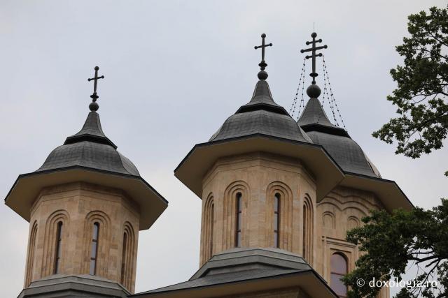 Mănăstirea Nicula, în prag de sărbătoare (galerie FOTO)