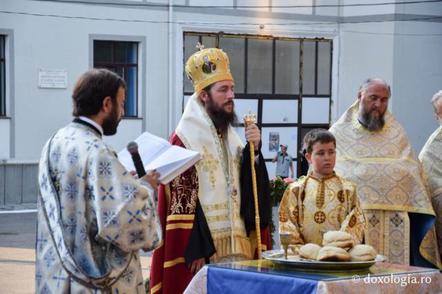 (Foto) Slujba Privegherii la sărbătoarea Sfântului Ioan Iacob de la Neamț