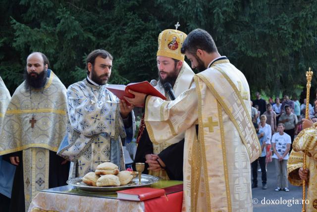 (Foto) Slujba Privegherii la sărbătoarea Sfântului Ioan Iacob de la Neamț