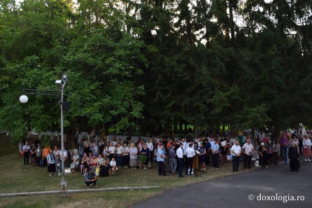 (Foto) Slujba Privegherii la sărbătoarea Sfântului Ioan Iacob de la Neamț