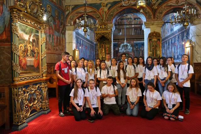 Tineri participanți la ITO în vizită la Mănăstirea Golia