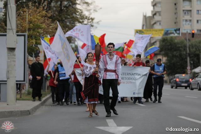 (Foto) Tinerii participanți la ITO au umplut străzile Iașului