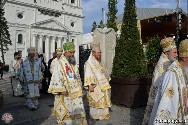 (Foto) Soborul ierarhilor și preoților a sosit la Sfânta Liturghie #ITO2017