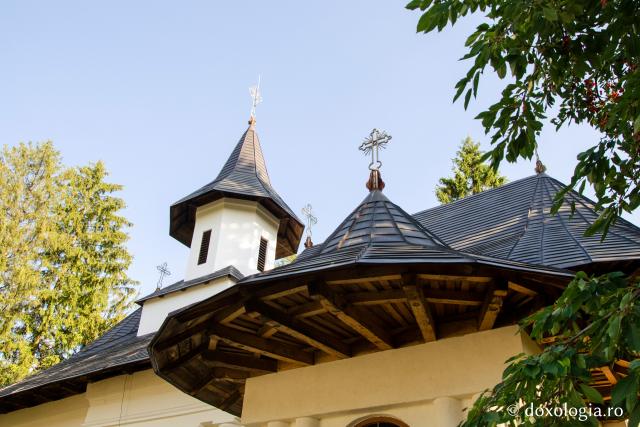 (Foto) Sihăstria Voronei – Mănăstirea unde se află o icoană unică în țară 