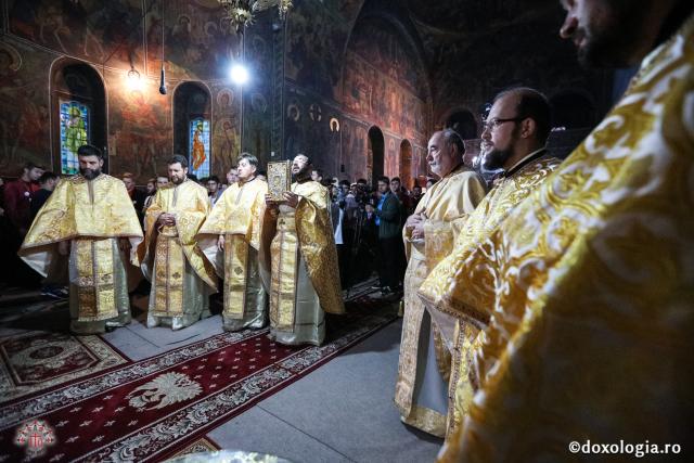 Tineri ortodocși din toată lumea, uniți în rugăciune (galerie FOTO)
