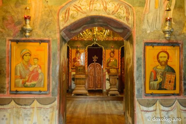 (Foto) Pe urmele Sfântului Irodion, la Mănăstirea Lainici 