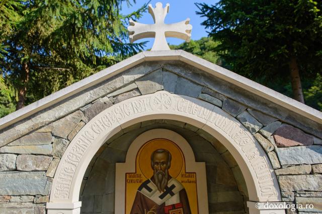 (Foto) Popas la troiţa Sfântului Ghelasie de la Mănăstirea Râmeţ