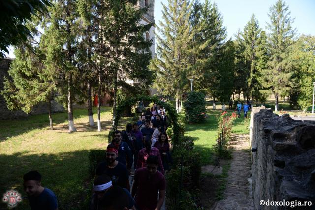 Tinerii participanți la ITO 2017, în vizită la mănăstirile ieșene (galerie FOTO)