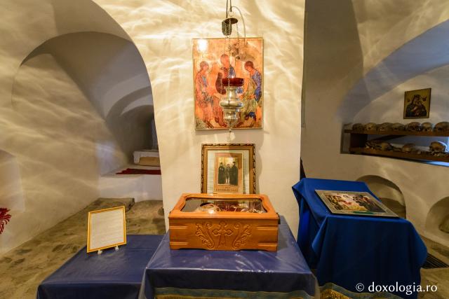 (Foto)  Osuarul de la Văratec – locul unde se află moaștele Sfântului Gheorghe Pelerinul