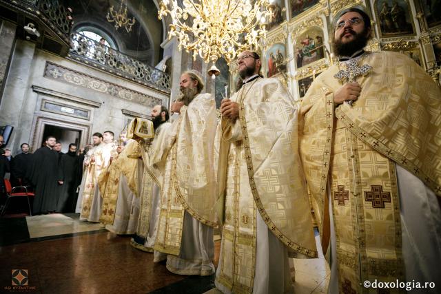 Sfânta Liturghie în spiritul Bizanțului de altădată (galerie FOTO)