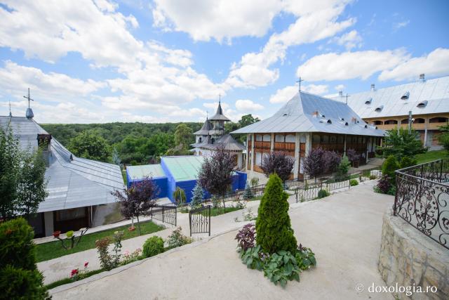 (Foto) Mănăstirea Bujoreni – o oază de liniște în Podișul Moldovei 