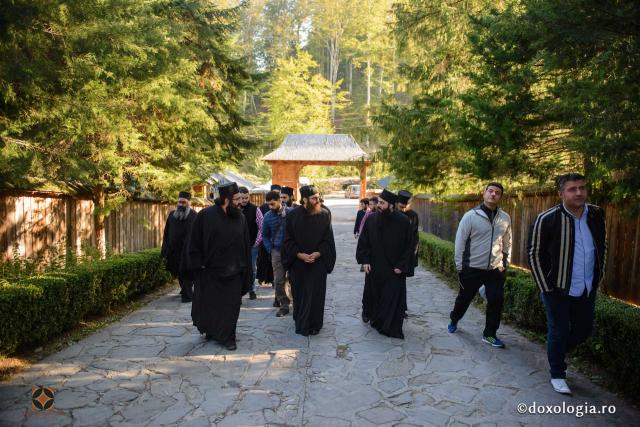 Corul Mănăstirii Hamatoura din Liban în pelerinaj la mănăstirile nemţene (galerie FOTO)