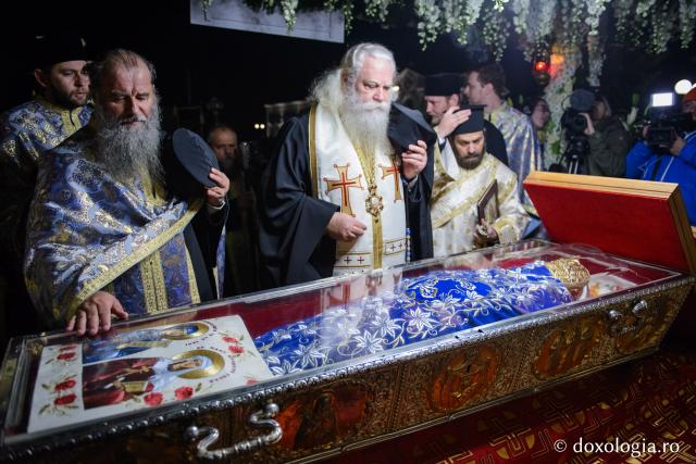 (Foto) Procesiunea de scoatere spre închinare a moaștelor Sfintei Cuvioase Parascheva, 2017