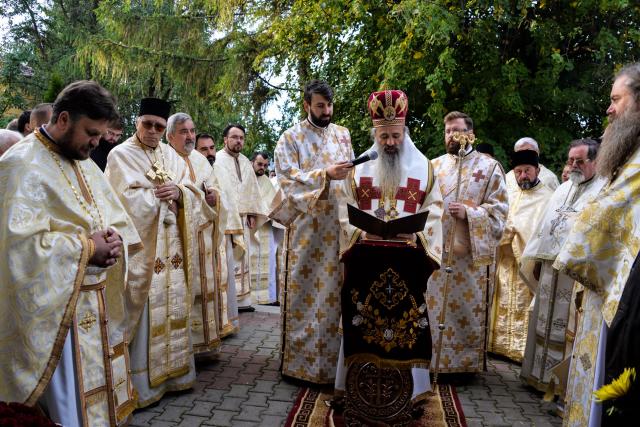 (Foto) Resfințire de biserică în Protopopiatul Săveni