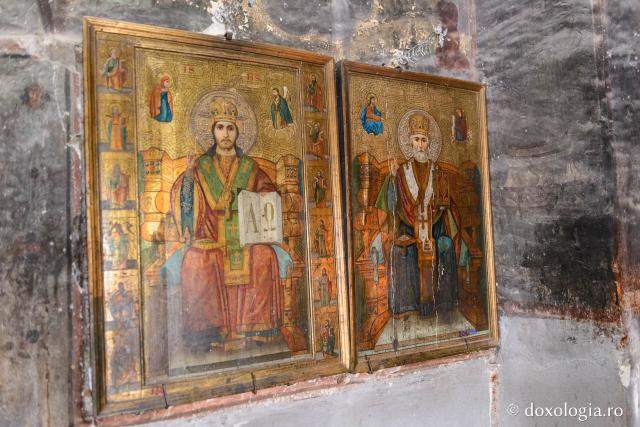 (Foto) Viața Sfântului Nicolae, pictată în Biserica Mănăstirii Aninoasa