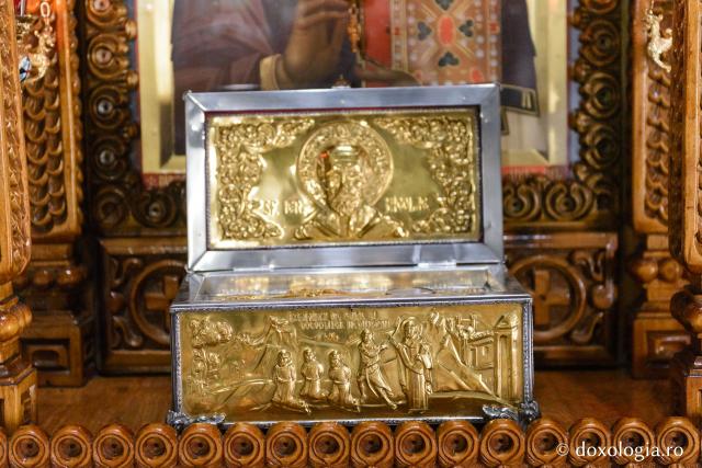 (Foto) Viața Sfântului Nicolae, pictată în Biserica Mănăstirii Aninoasa