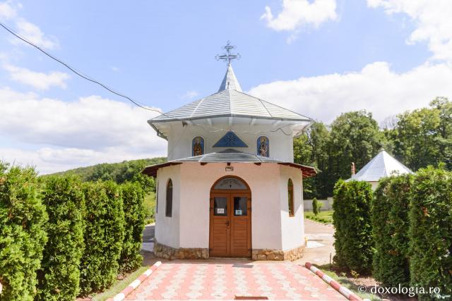 (Foto) Mănăstirea Lipova – fost metoc al Mănăstirilor Secu şi Neamţ 