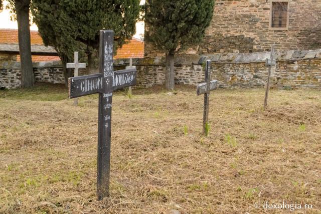 (Foto) Cimitire și osuare athonite