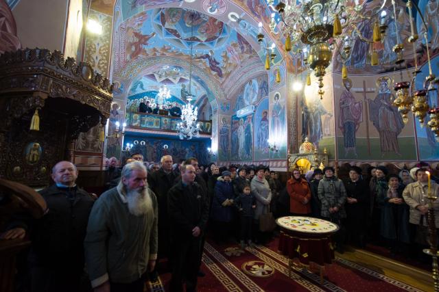 (Foto) Liturghie arhierească în cinstea Sfântului Ierarh Nectarie Taumaturgul, la Târgu Neamț