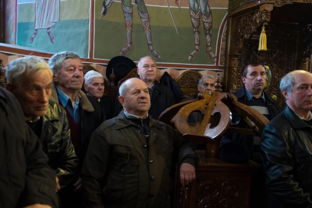 (Foto) Liturghie arhierească în cinstea Sfântului Ierarh Nectarie Taumaturgul, la Târgu Neamț