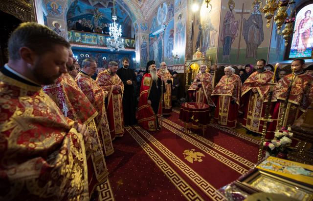 (Foto) Liturghie arhierească în cinstea Sfântului Ierarh Nectarie Taumaturgul, la Târgu Neamț