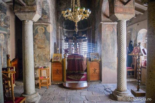 (Foto) Închinare în Paraclisul Sfântul Eftimie din Basilica Sfântului Dimitrie din Tesalonic