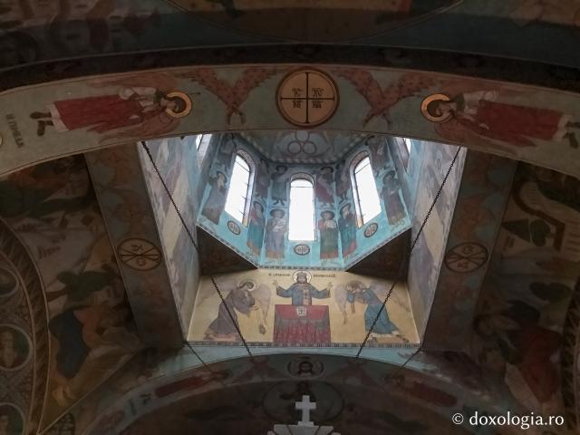 (Foto) Pelerin la Peştera Sfântului Andrei ‒ „Bethleemul creştinismului românesc” 