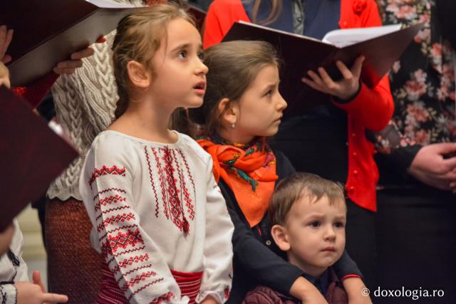 Colindători la Reședința Mitropolitană 2017 – Corul responsabililor cu cateheza din cadrul Biroului de catehizare al Arhiepiscopiei Iaşilor
