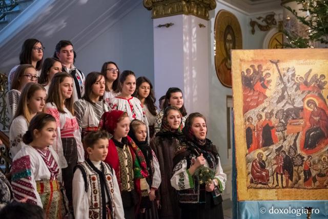 Colindători la Reședința Mitropolitană 2017 – Corul „Angeli“ al parohiei„Sf. Haralambie“ din Târgu Neamţ