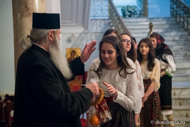 Colindători la Reședința Mitropolitană 2017 – Corul „Angeli“ al parohiei„Sf. Haralambie“ din Târgu Neamţ