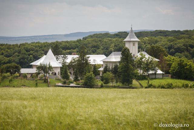 (Foto) Gorovei - Mănăstirea ridicată pe locul unde s-a găsit o icoană a Sfântului Ioan Botezătorul îngropată în pământ