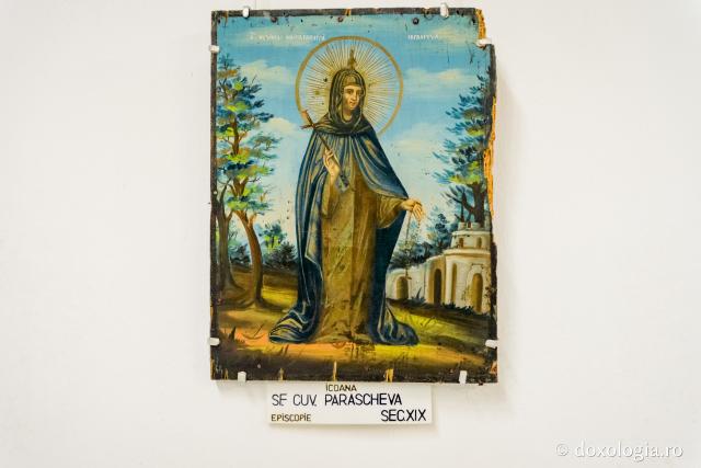 Icoane ale Sfintei Parascheva la Muzeul Arhiepiscopiei Romanului și Bacăului / Foto: Pr. Silviu Cluci Sfânta Cuvioasă Parascheva de la Iași