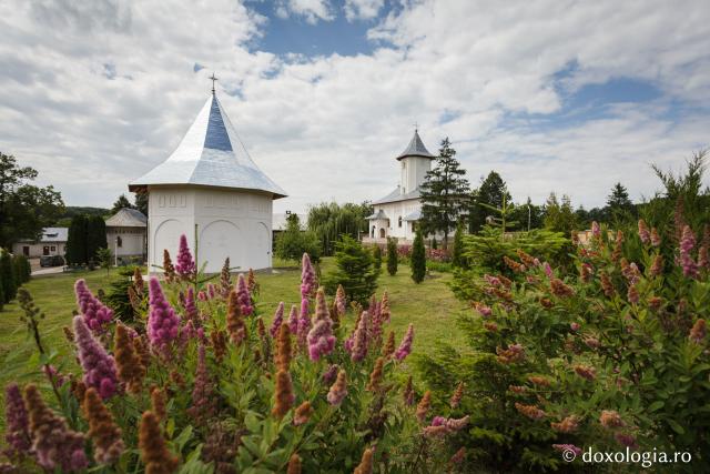 (Foto) Gorovei - Mănăstirea ridicată pe locul unde s-a găsit o icoană a Sfântului Ioan Botezătorul îngropată în pământ